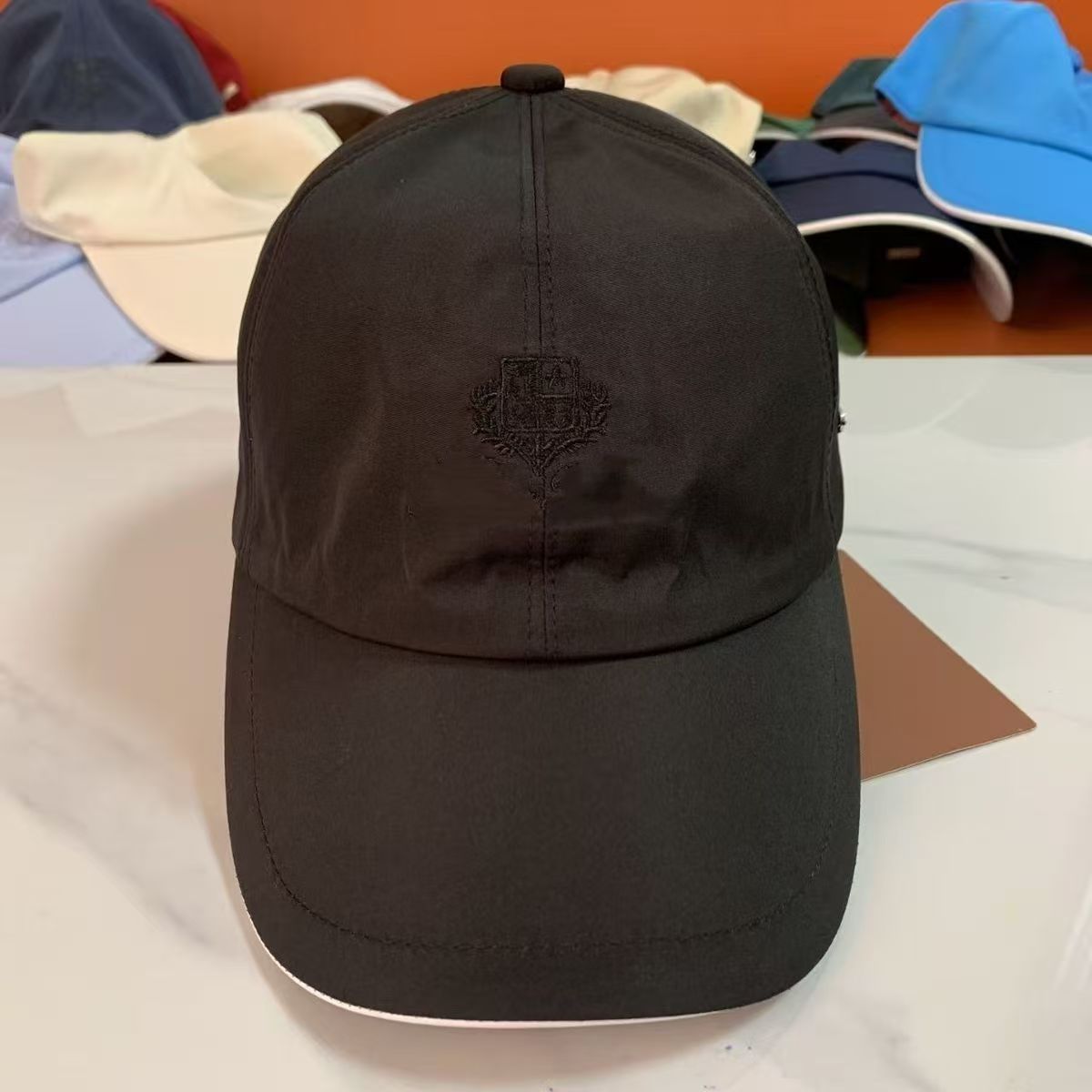 Высококачественная однотонная  – обзор и цена Baseball Cap Structured